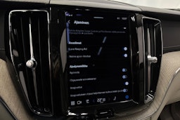 musta Volvo XC60 2022 kuva 26.