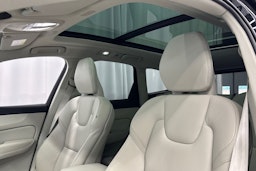 musta Volvo XC60 2022 kuva 34.