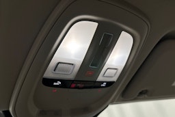 musta Volvo XC60 2022 kuva 35.
