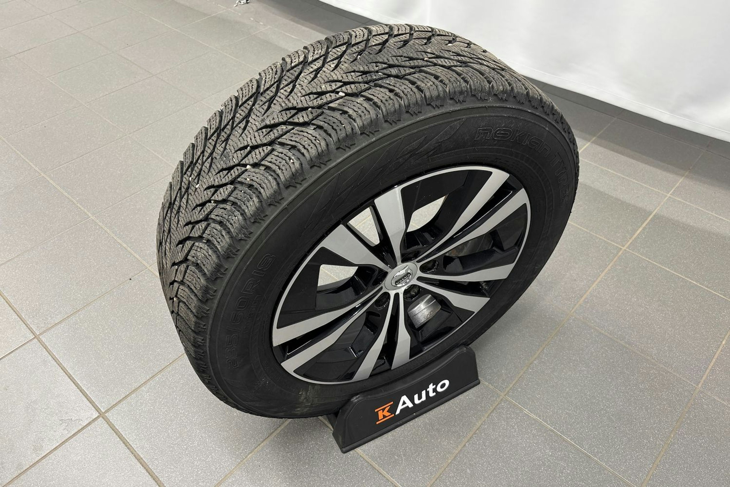 musta Volvo XC60 2022 kuva 36.