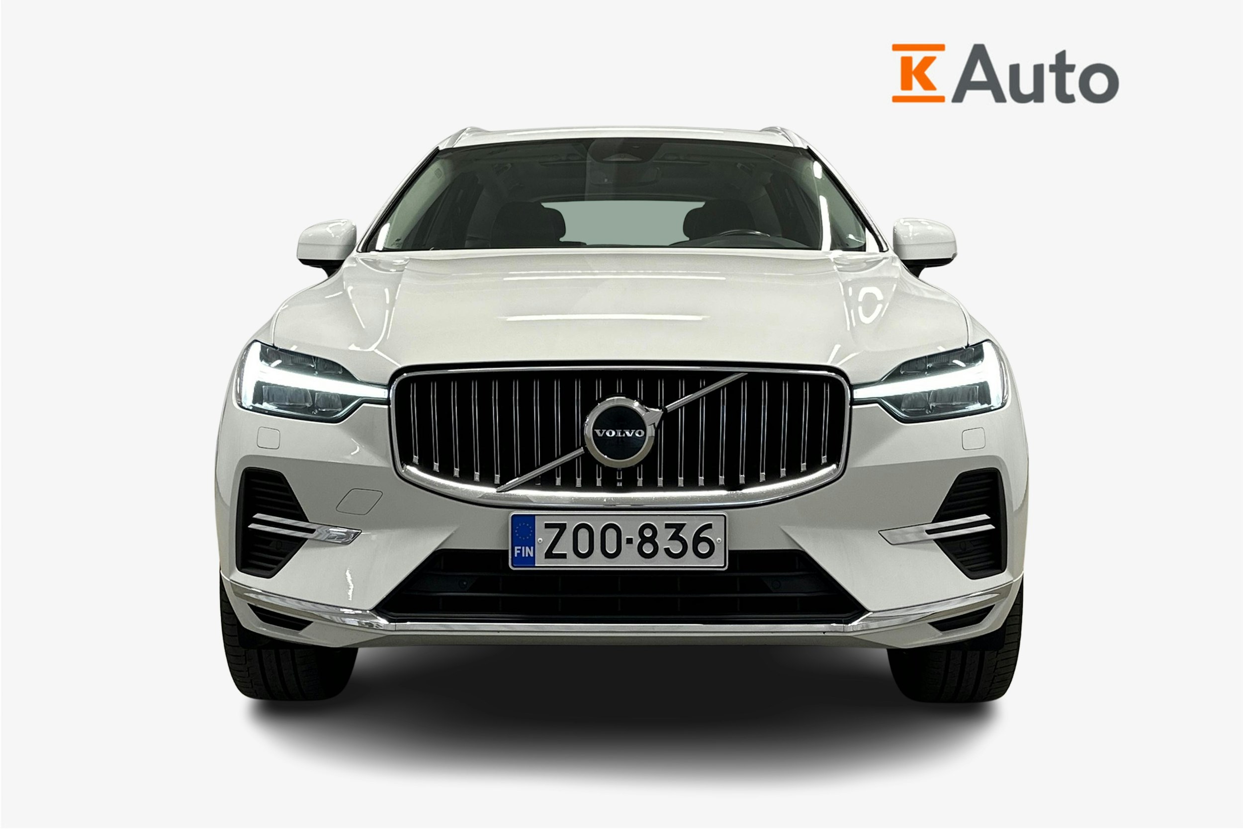 valkoinen Volvo XC60 2022 kuva 5.