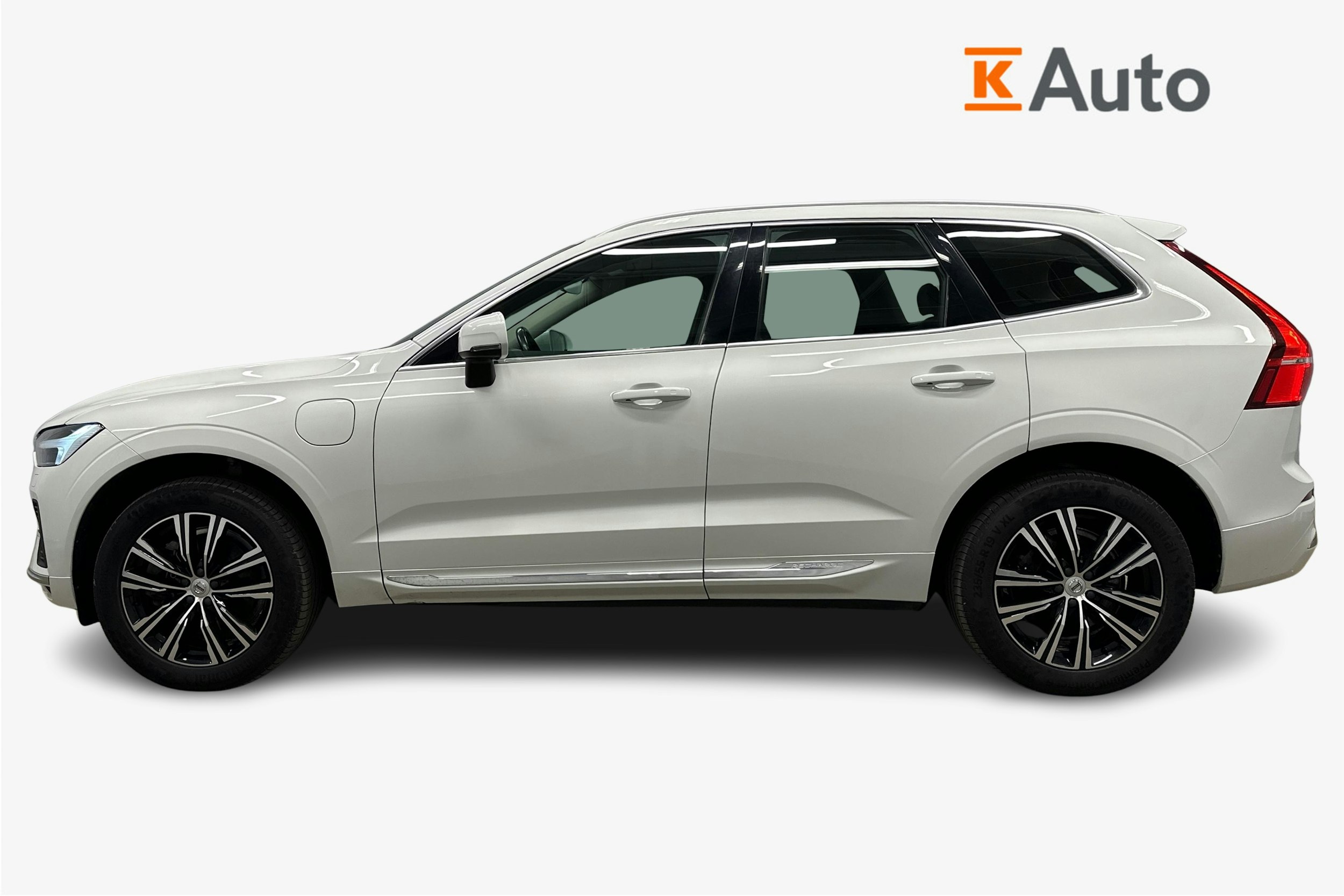 valkoinen Volvo XC60 2022 kuva 6.