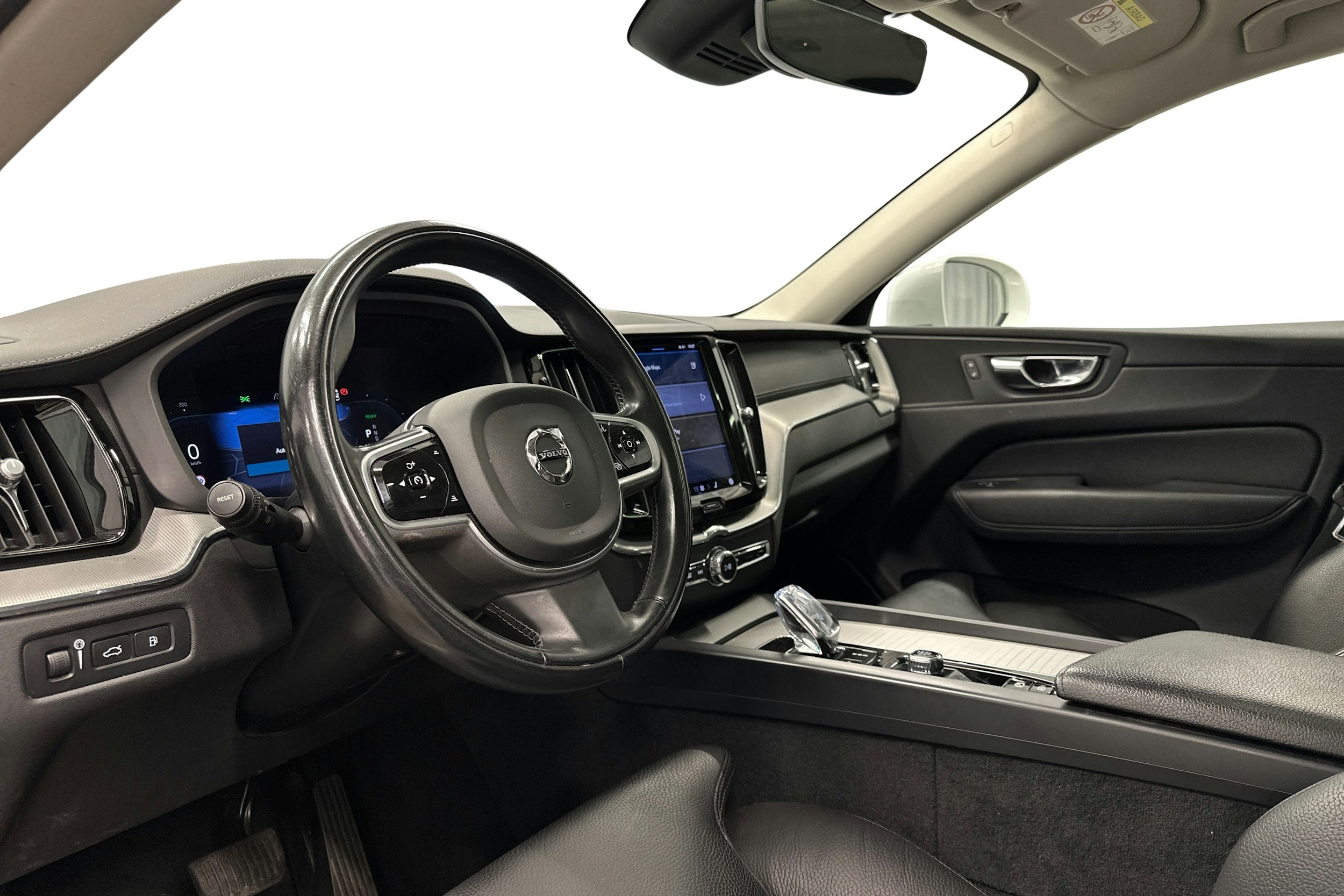 valkoinen Volvo XC60 2022 kuva 7.
