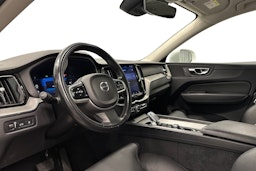 valkoinen Volvo XC60 2022 kuva 7.