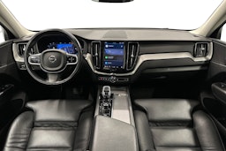 valkoinen Volvo XC60 2022 kuva 9.