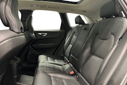 valkoinen Volvo XC60 2022 kuva 10.