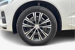 valkoinen Volvo XC60 2022 kuva 11.