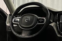 valkoinen Volvo XC60 2022 kuva 21.