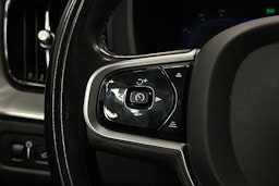 valkoinen Volvo XC60 2022 kuva 22.