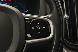 valkoinen Volvo XC60 2022 kuva 23.