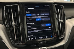 valkoinen Volvo XC60 2022 kuva 27.