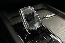 valkoinen Volvo XC60 2022 kuva 31.