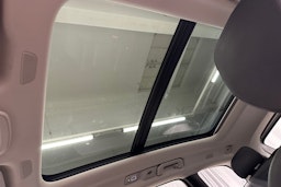 valkoinen Volvo XC60 2022 kuva 33.