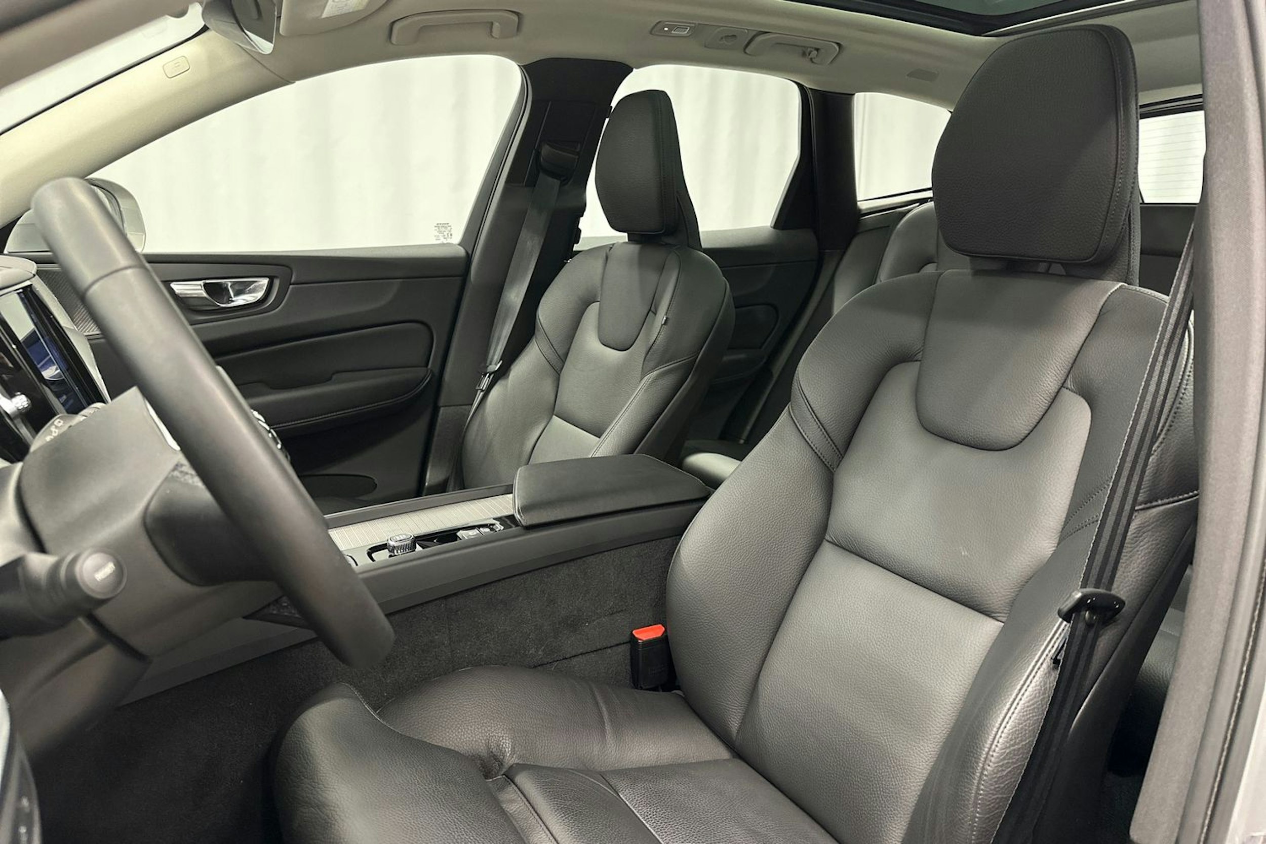 hopea Volvo XC60 2023 kuva 23.