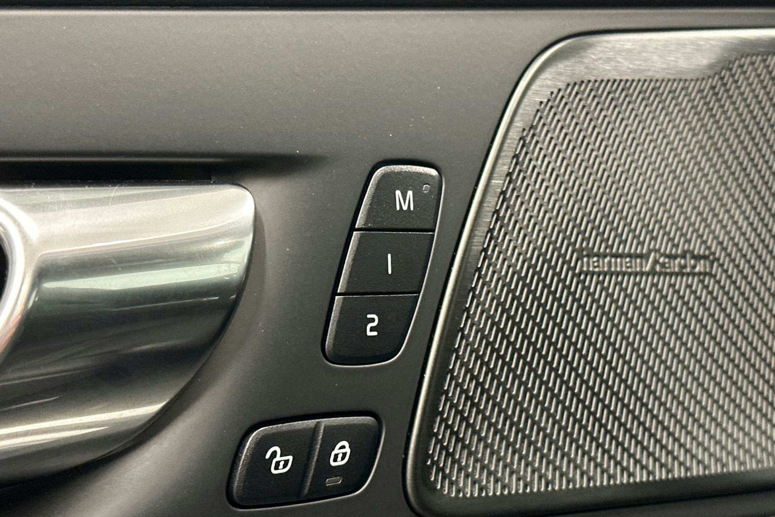 hopea Volvo XC60 2023 kuva 26.