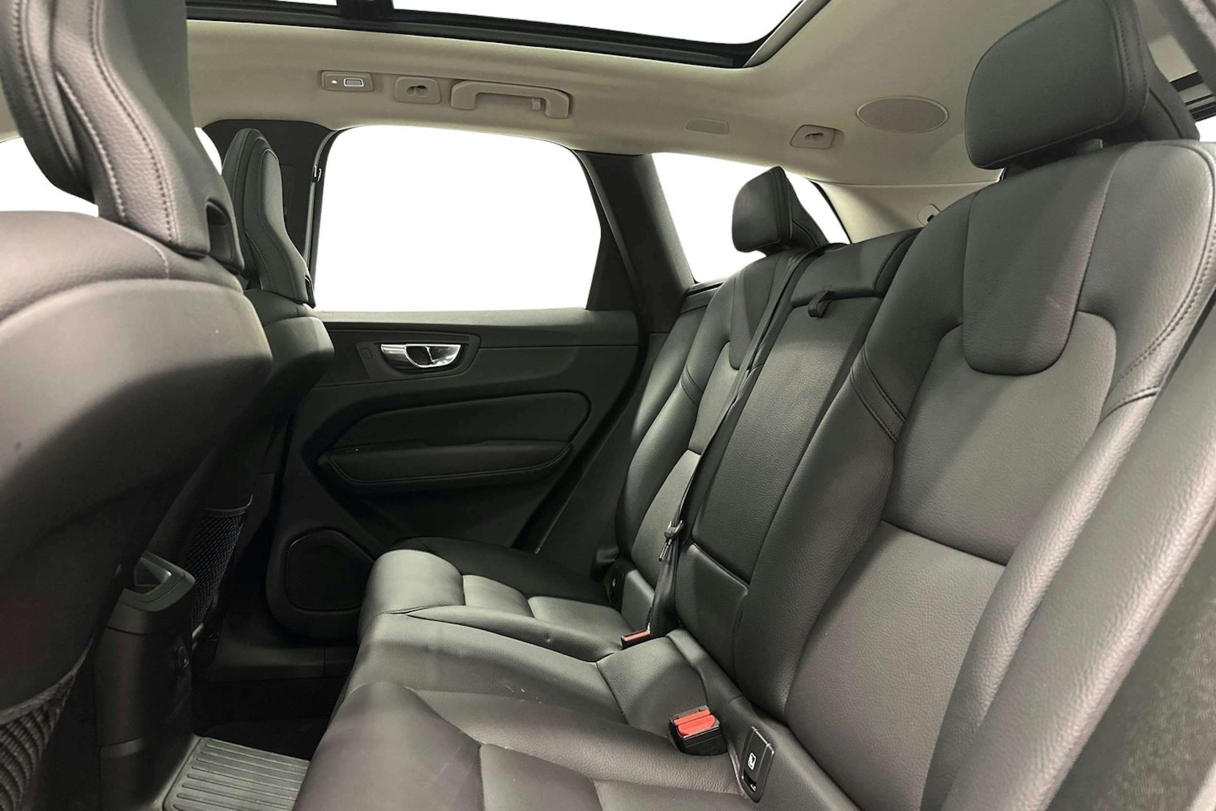 hopea Volvo XC60 2023 kuva 28.