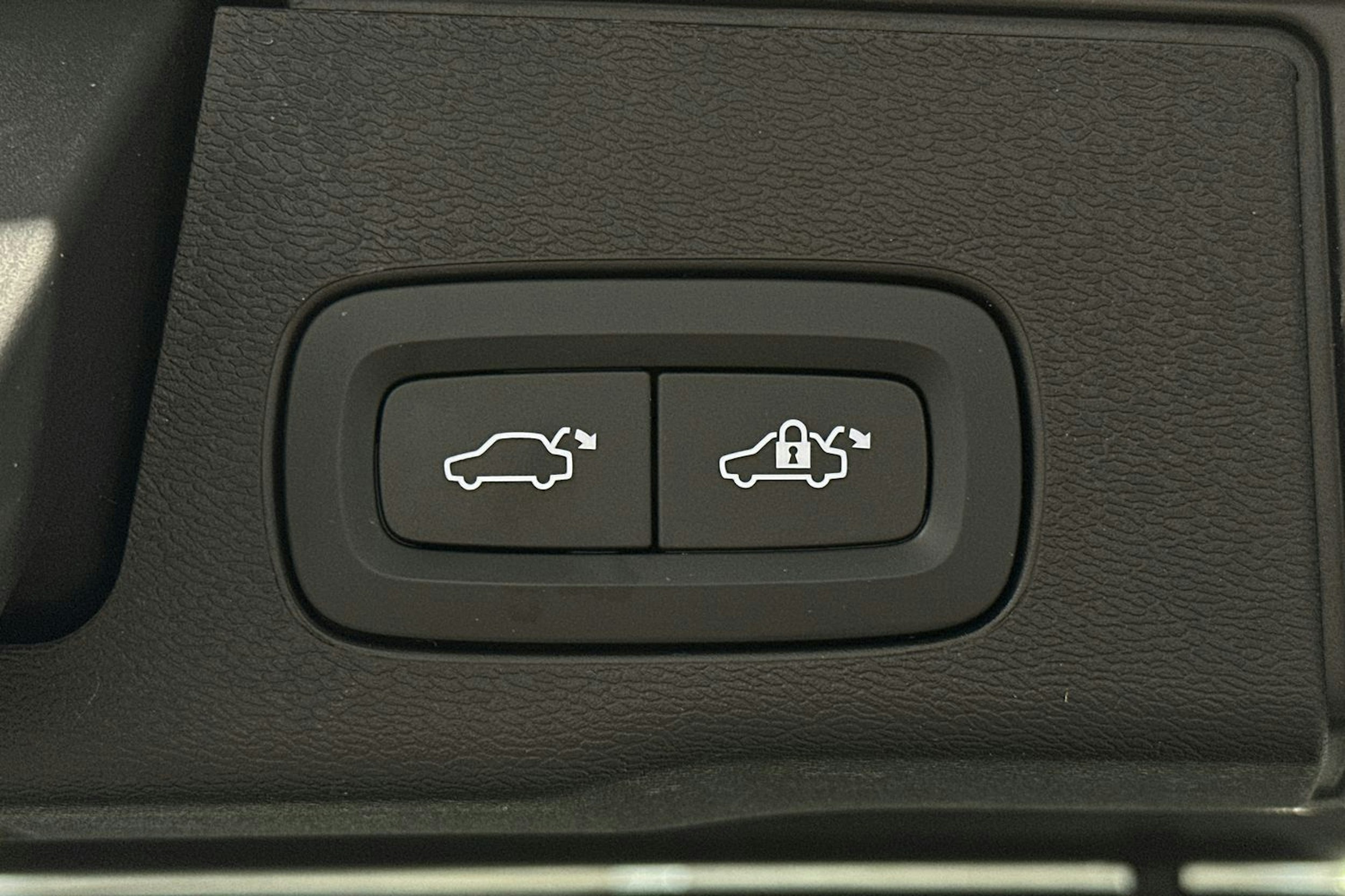 hopea Volvo XC60 2023 kuva 32.
