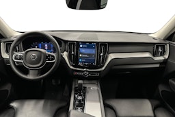 valkoinen Volvo XC60 2023 kuva 9.