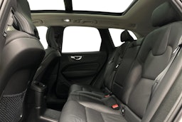 valkoinen Volvo XC60 2023 kuva 10.