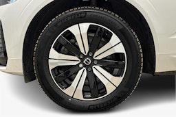 valkoinen Volvo XC60 2023 kuva 11.