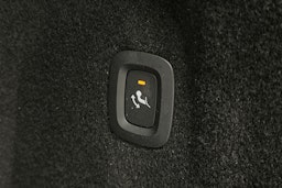 valkoinen Volvo XC60 2023 kuva 16.