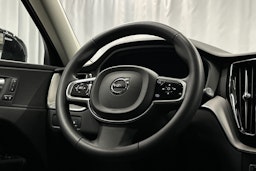 valkoinen Volvo XC60 2023 kuva 23.