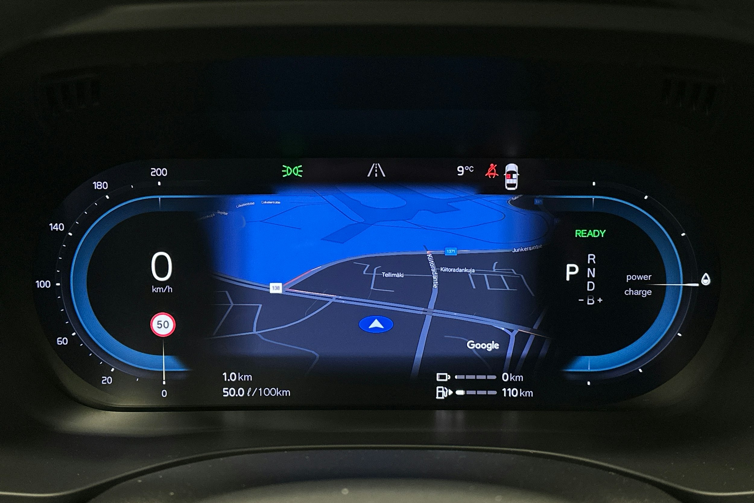 valkoinen Volvo XC60 2023 kuva 26.