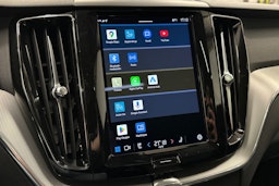 valkoinen Volvo XC60 2023 kuva 27.