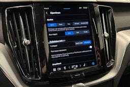 valkoinen Volvo XC60 2023 kuva 29.