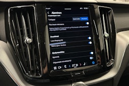 valkoinen Volvo XC60 2023 kuva 30.