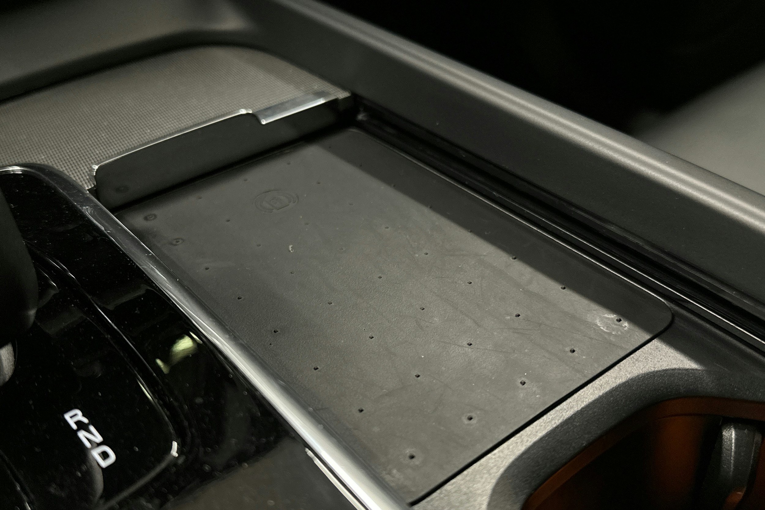 valkoinen Volvo XC60 2023 kuva 34.