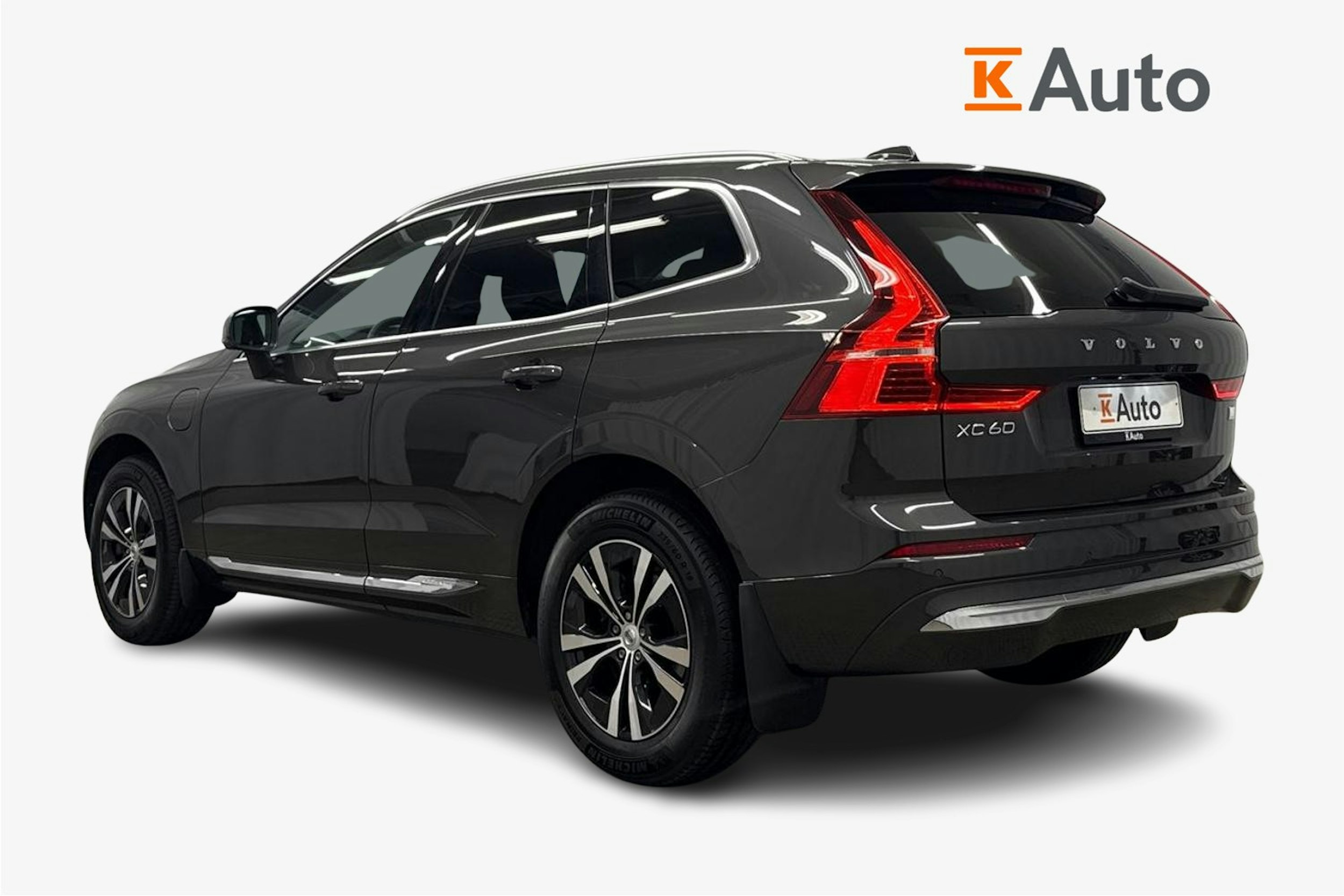 harmaa Volvo XC60 2023 kuva 2.