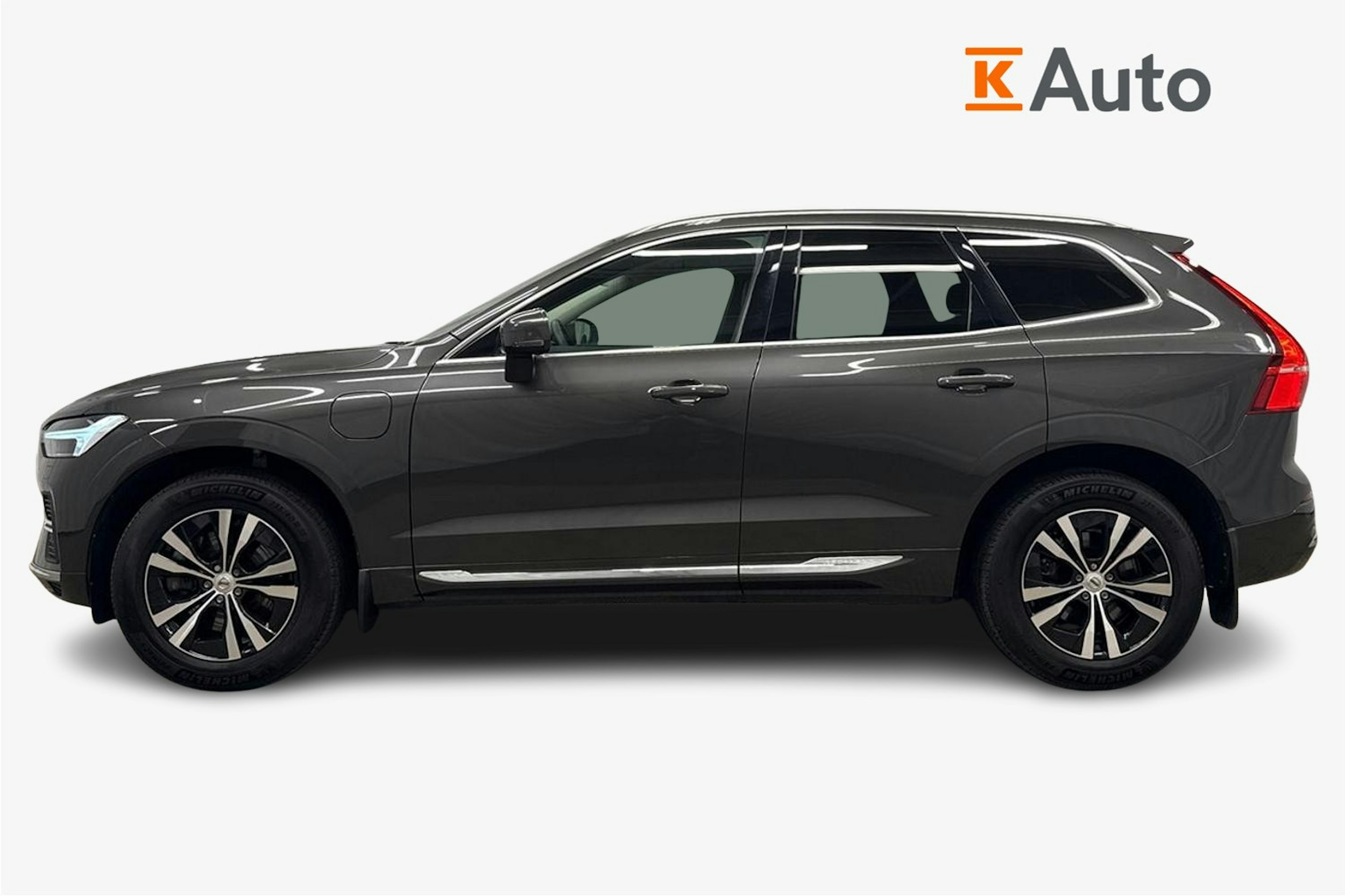 harmaa Volvo XC60 2023 kuva 6.