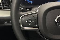 harmaa Volvo XC60 2023 kuva 10.