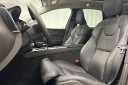 harmaa Volvo XC60 2023 kuva 19.