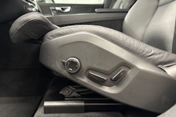 harmaa Volvo XC60 2023 kuva 20.