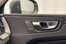harmaa Volvo XC60 2023 kuva 22.