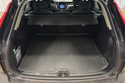harmaa Volvo XC60 2023 kuva 25.