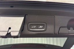 harmaa Volvo XC60 2023 kuva 26.