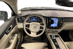 Musta Volvo XC60 2023 kuva 3.