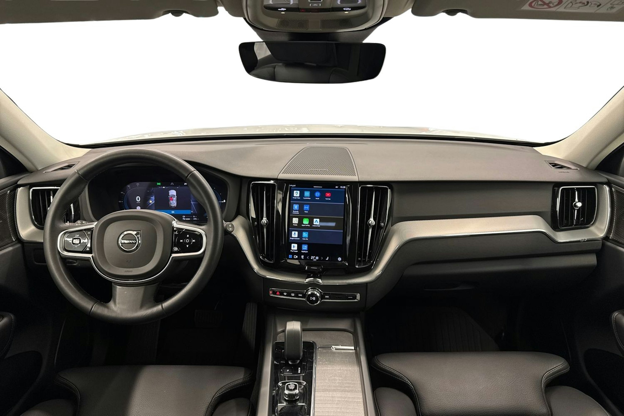 Valkoinen Volvo XC60 2023 kuva 9.