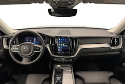Valkoinen Volvo XC60 2023 kuva 9.