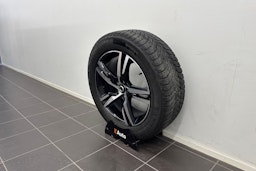 Valkoinen Volvo XC60 2023 kuva 13.