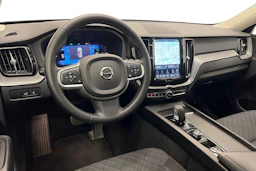 musta Volvo XC60 2023 kuva 8.