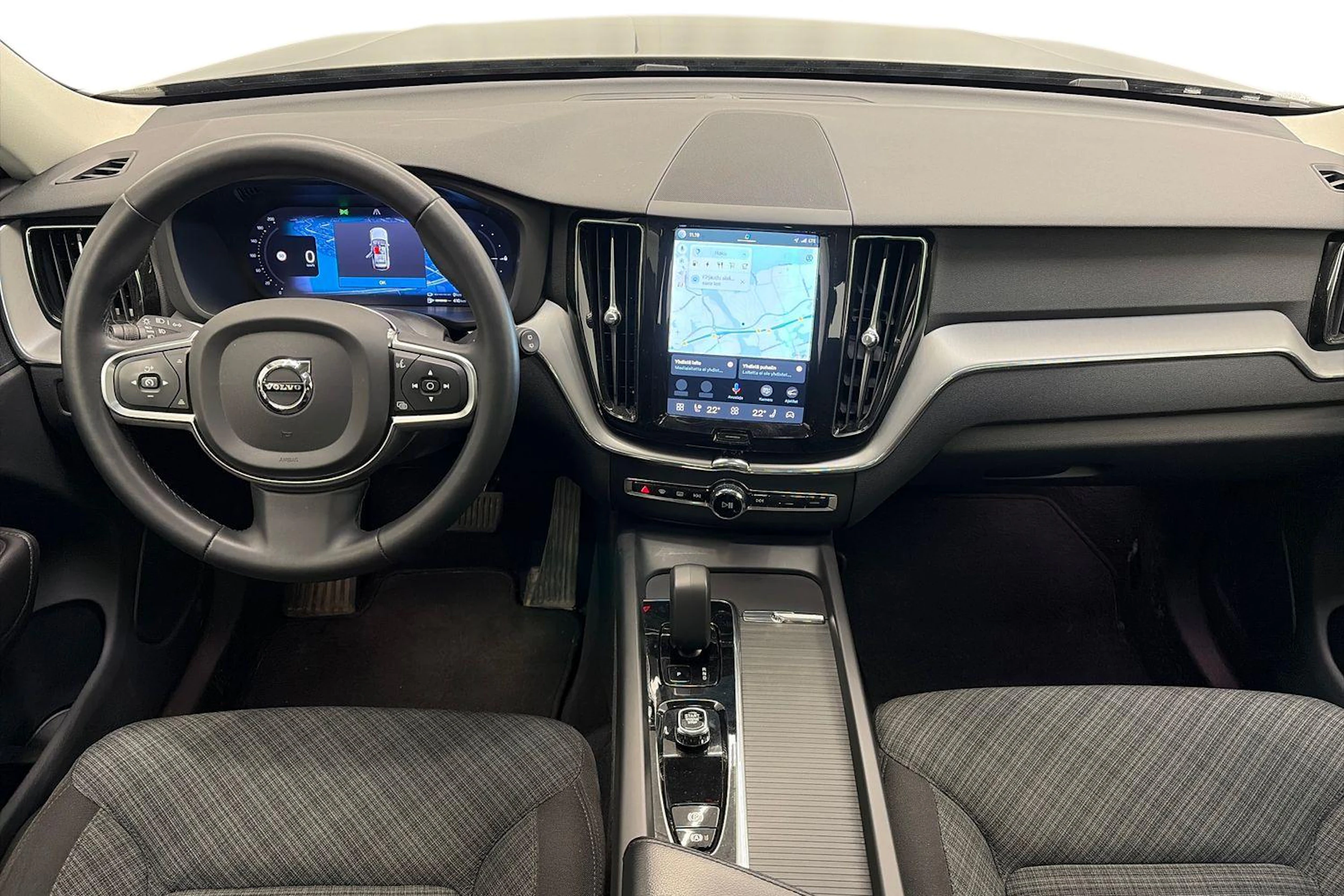 musta Volvo XC60 2023 kuva 9.