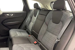 musta Volvo XC60 2023 kuva 11.