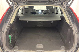 musta Volvo XC60 2023 kuva 15.
