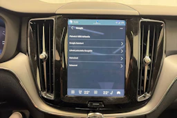 musta Volvo XC60 2023 kuva 28.