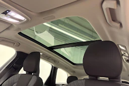 musta Volvo XC60 2023 kuva 30.