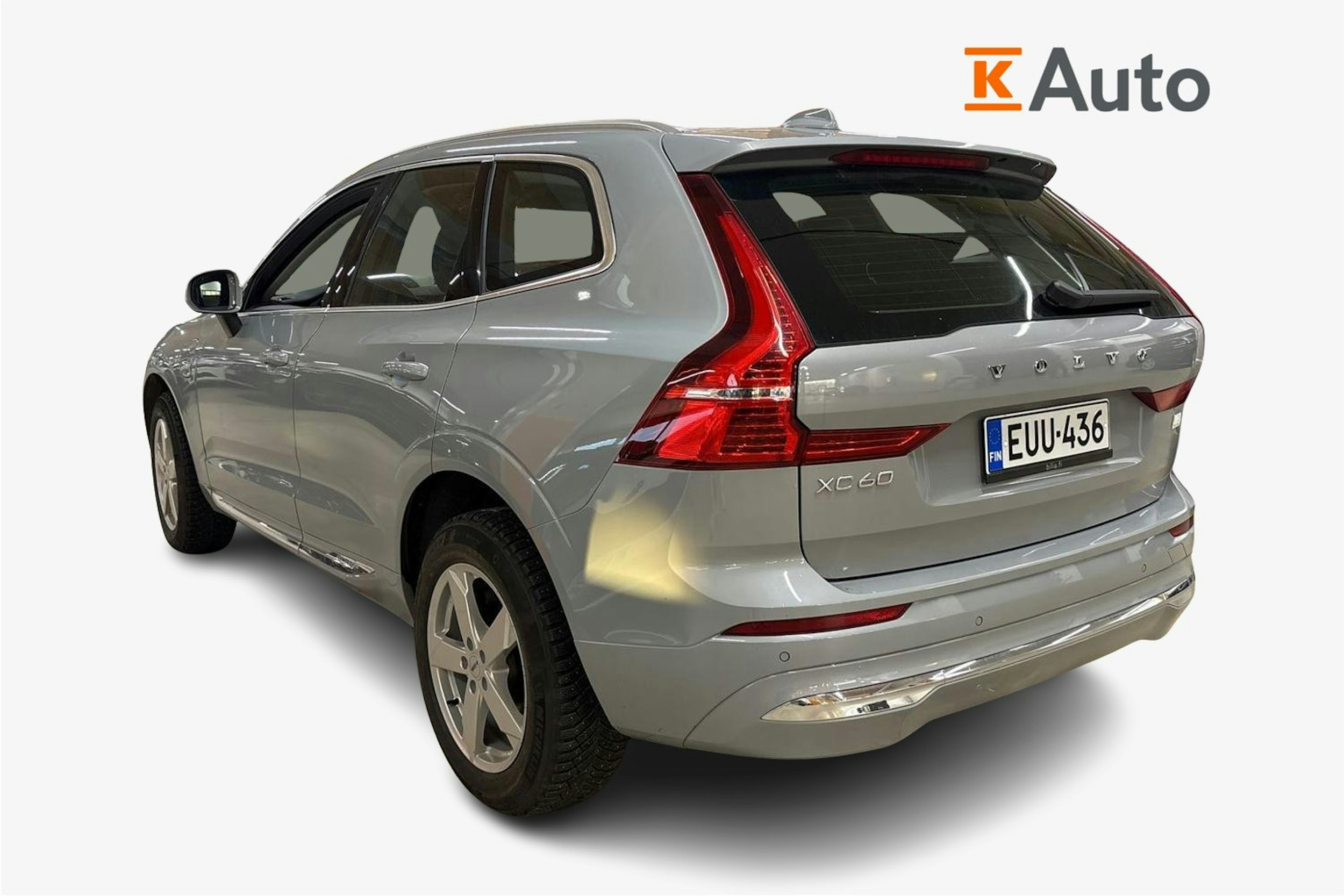 harmaa Volvo XC60 2023 kuva 2.